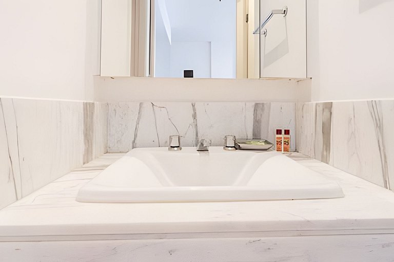 Serrao 405|Renovated flat in Lagoa for 2 people