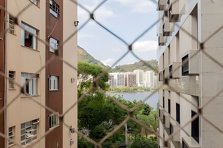 Serrao 405|Renovated flat in Lagoa for 2 people