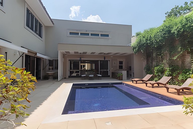 Casa con piscina en Leblon (Jd Pernambuco)