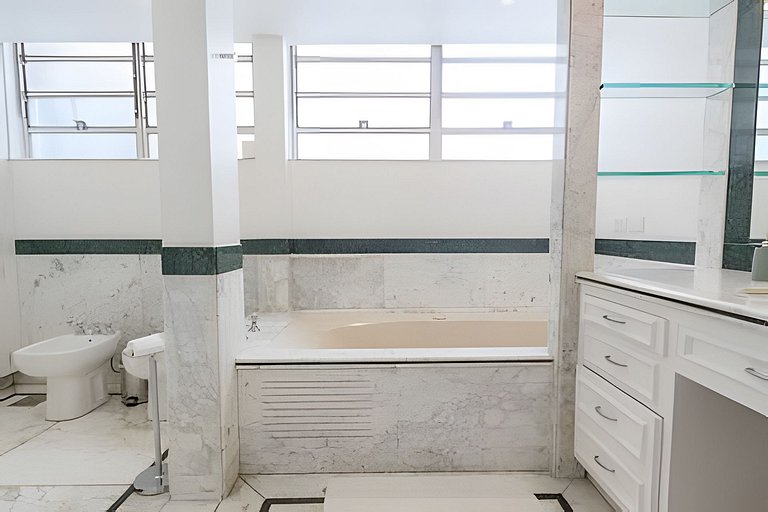 MAR301|Amplo e conforto no Leblon, a 300m da praia