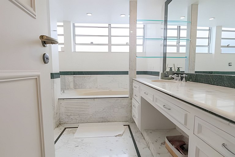 MAR301|Big and cozy in Leblon, 300m from the beach