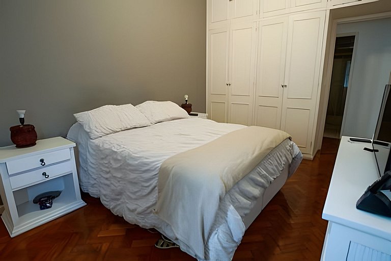 Bul302| 3 bdr on the border of Ipanema/Copacabana