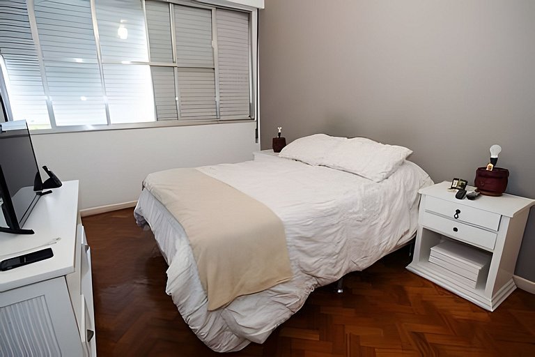 Bul302| 3 bdr on the border of Ipanema/Copacabana