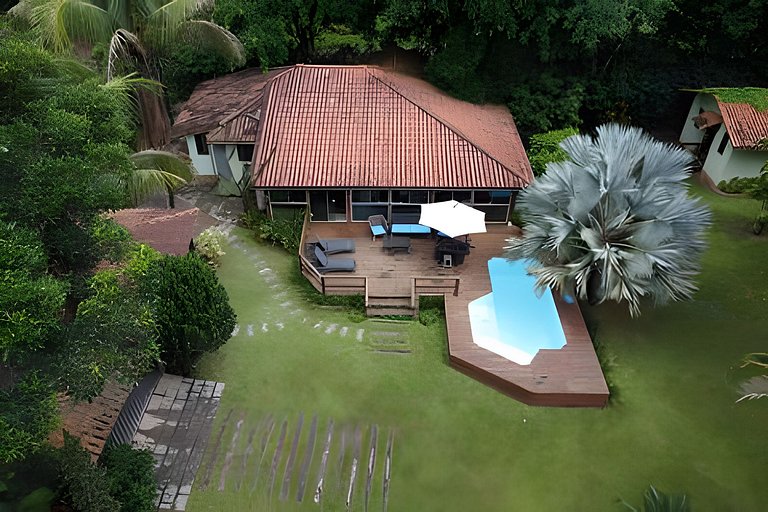 Gui8a| Casa com piscina em Secretário