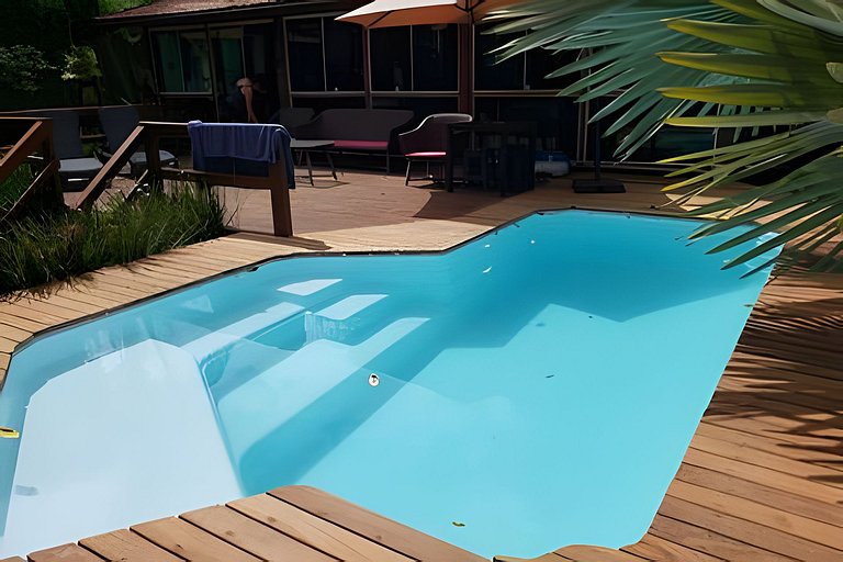 Gui8a| Casa com piscina em Secretário