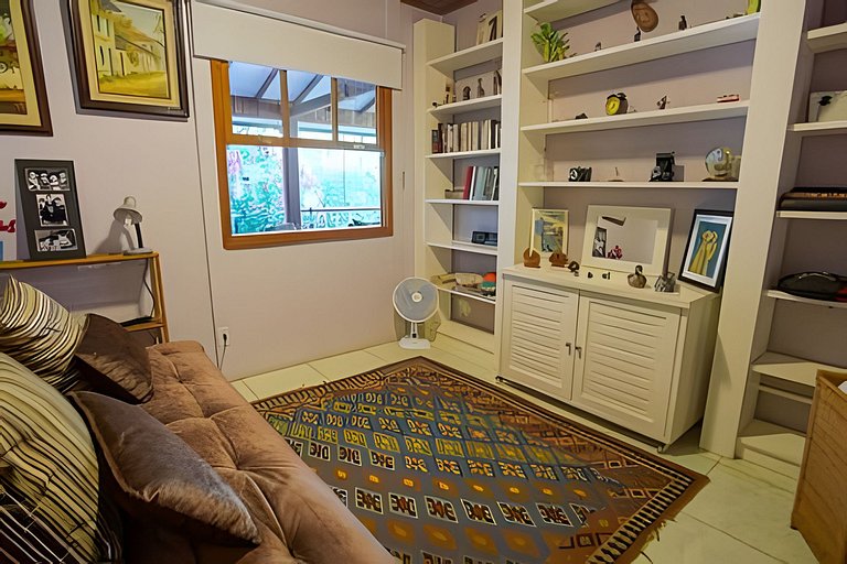 Gui8a| Casa com piscina em Secretário