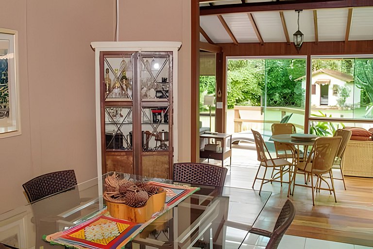 Gui8a| Casa com piscina em Secretário