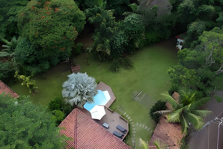 Gui8a| Casa com piscina em Secretário