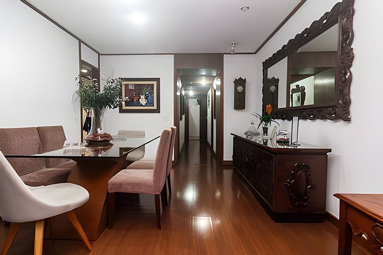 Ff102| Leblon, 3 blocks from the beach