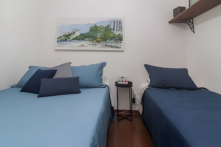 Ff102| Leblon, 3 blocks from the beach