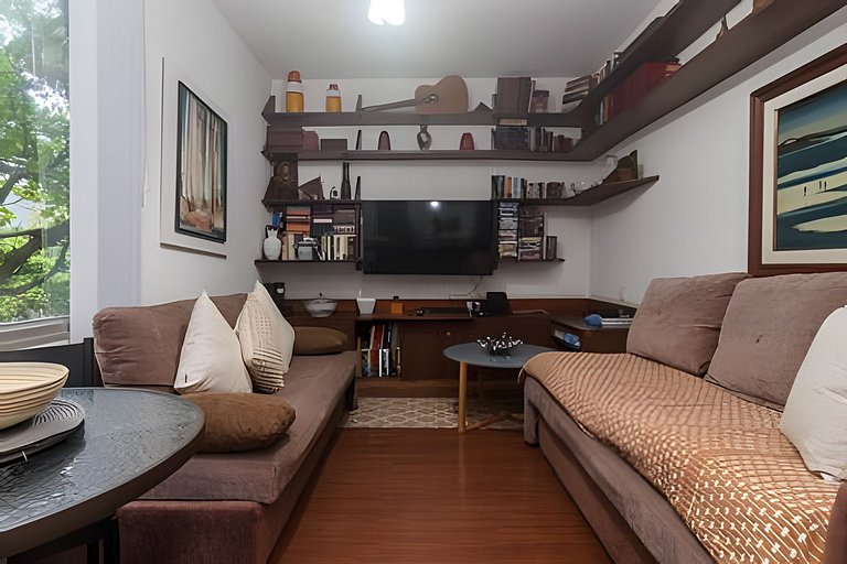 Ff102| Leblon, 3 blocks from the beach