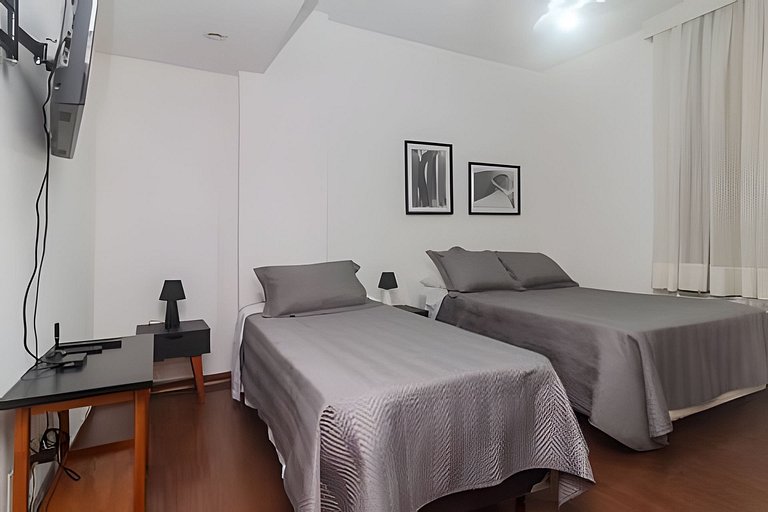 Ff102| Leblon, 3 blocks from the beach