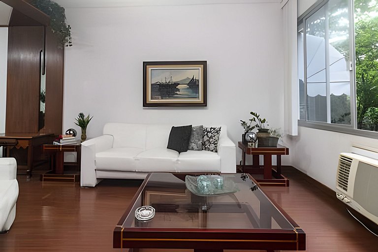 Ff102| Leblon, 3 blocks from the beach