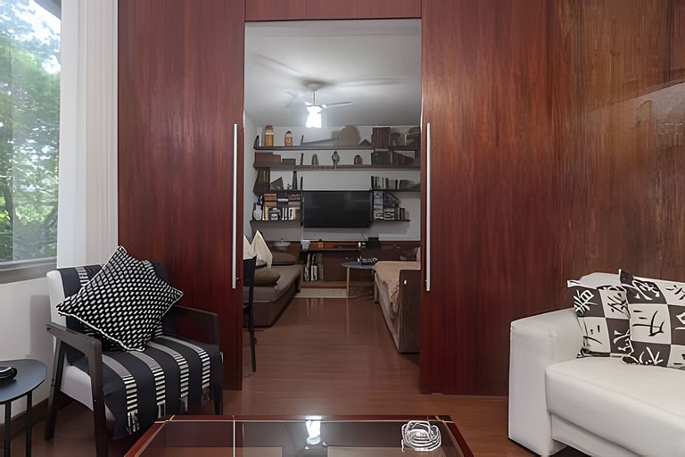 Ff102| Leblon, 3 blocks from the beach