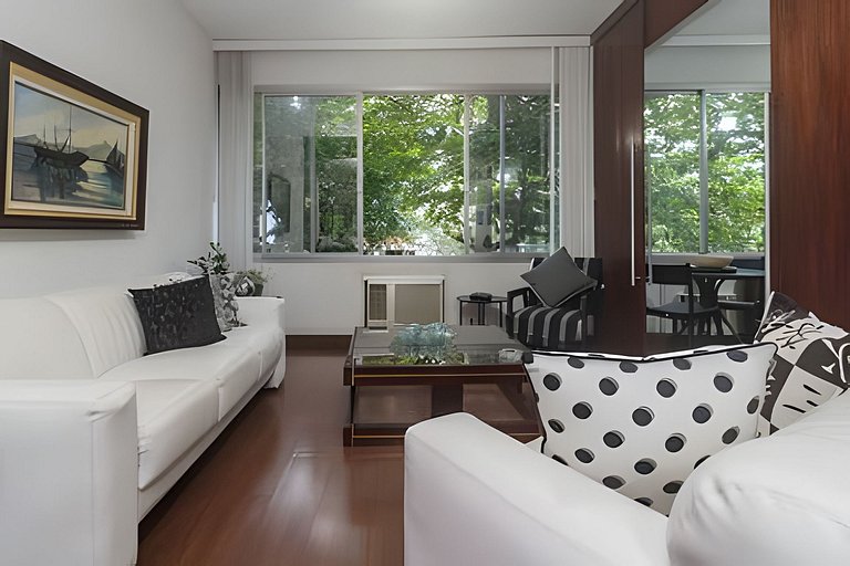 Ff102| Leblon, 3 blocks from the beach