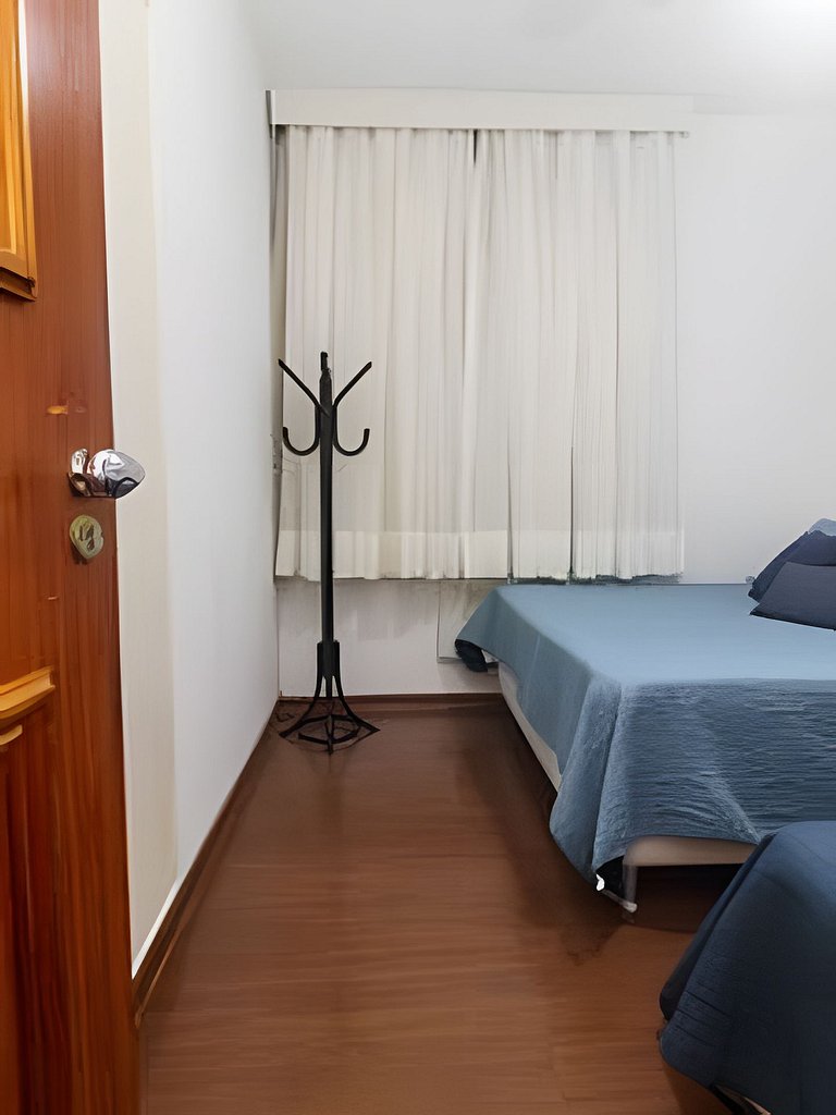 Ff102| Leblon, 3 blocks from the beach