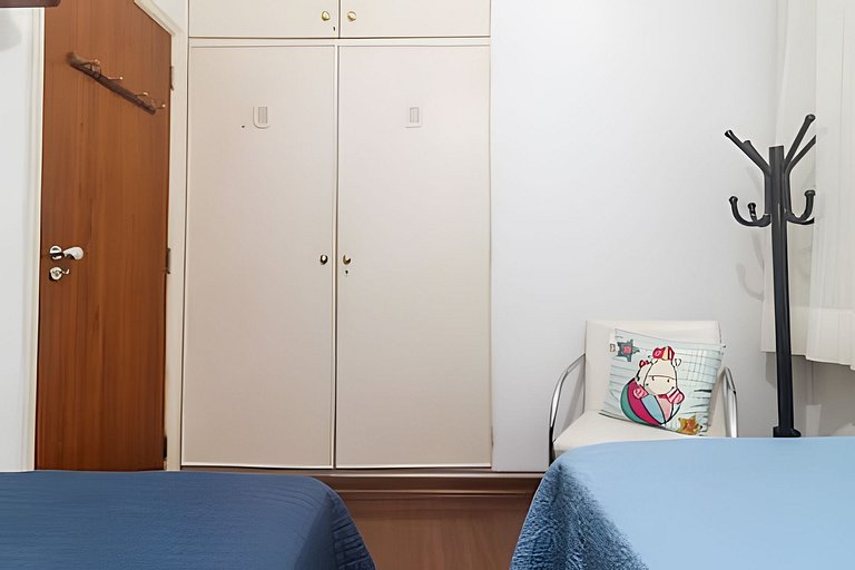 Ff102| Leblon, 3 blocks from the beach