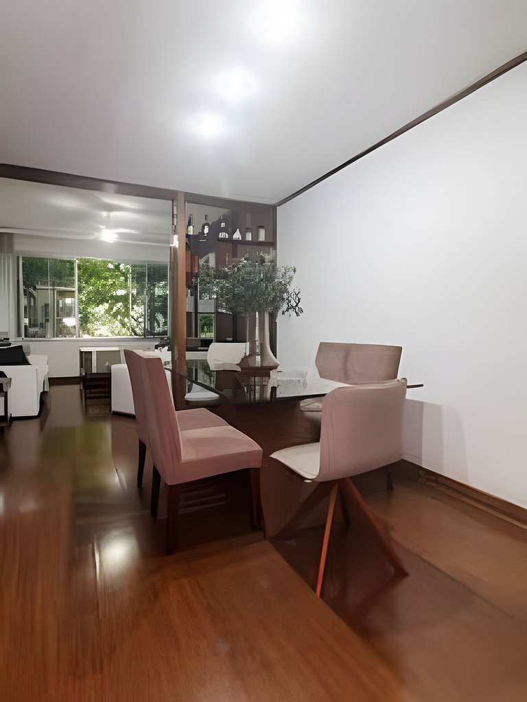 Ff102| Leblon, 3 blocks from the beach