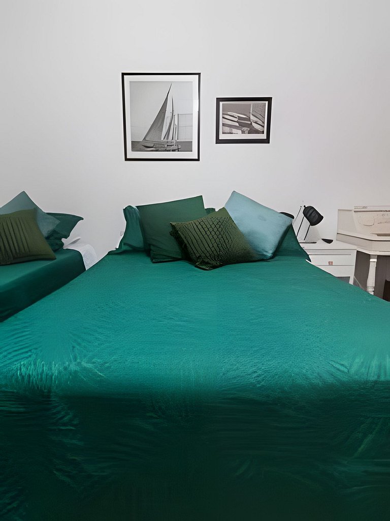 Ff102| Leblon, 3 blocks from the beach