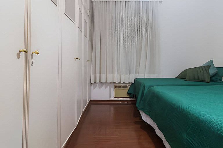 Ff102| Leblon, 3 blocks from the beach