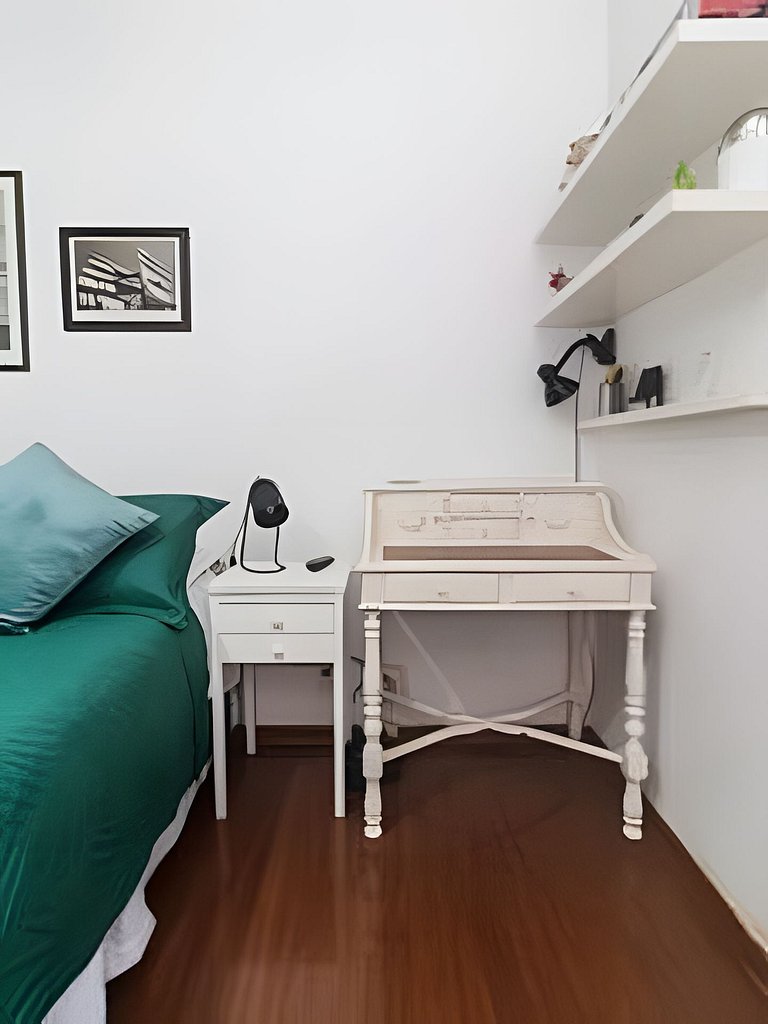 Ff102| Leblon, 3 blocks from the beach