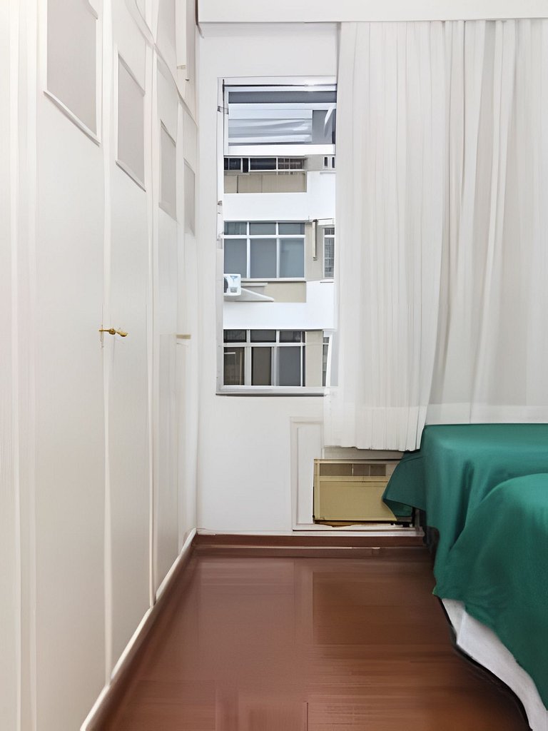 Ff102| Leblon, 3 blocks from the beach