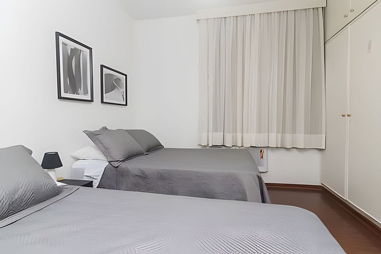 Ff102| Leblon, 3 blocks from the beach