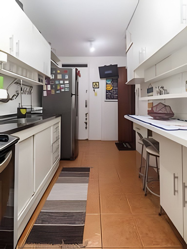 Ff102| Leblon, 3 blocks from the beach