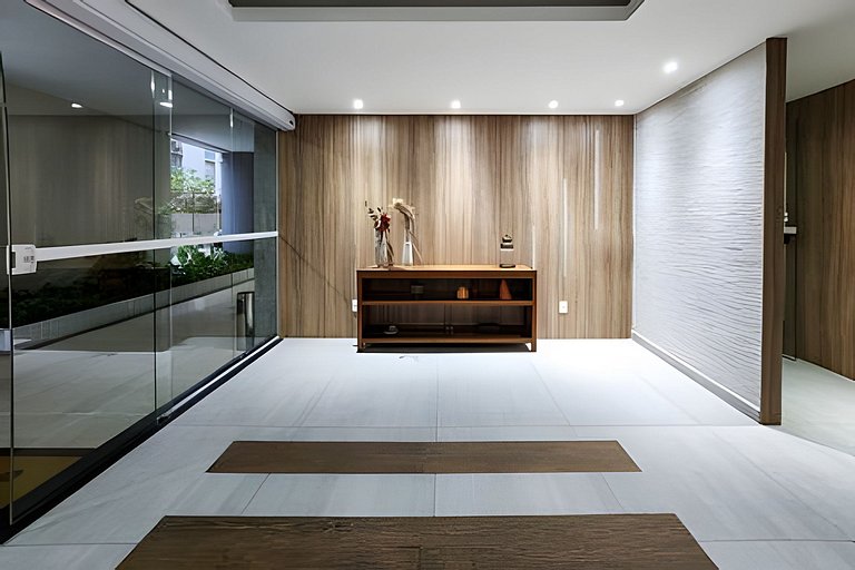 Ff102| Leblon, 3 blocks from the beach