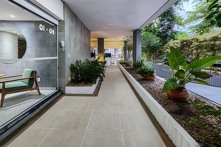 Ff102| Leblon, 3 blocks from the beach