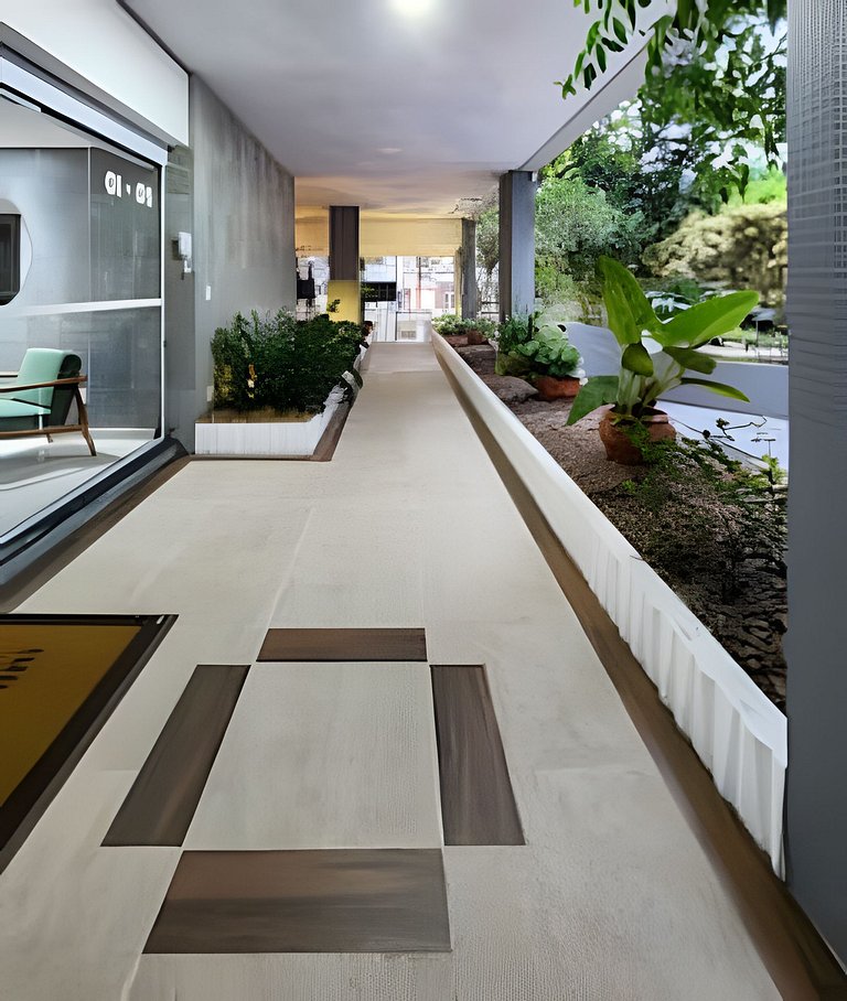 Ff102| Leblon, 3 blocks from the beach