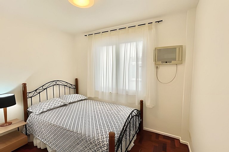 Rub303| 2 bedrooms in a tree-lined street in Baixo