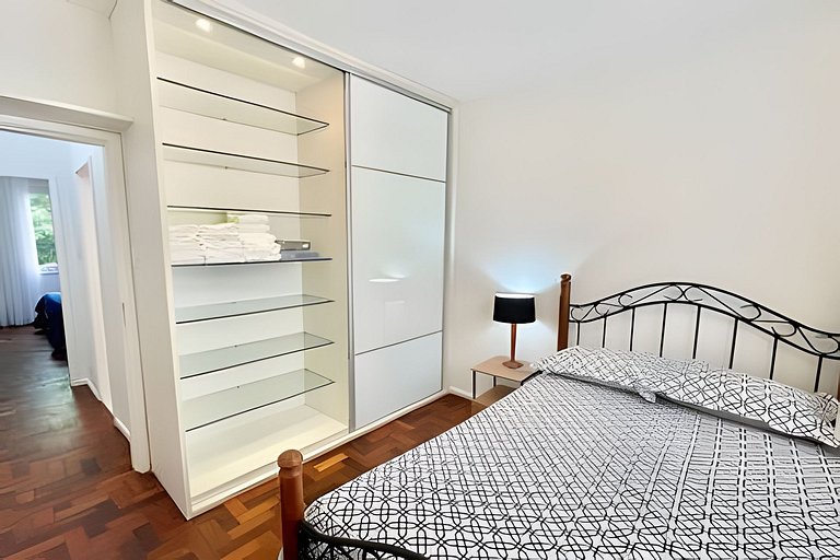 Rub303| 2 bedrooms in a tree-lined street in Baixo