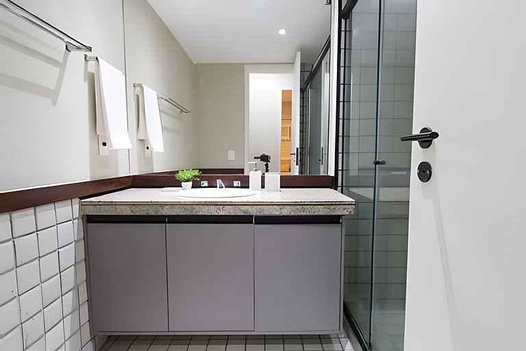 Mtr706| Apto. condominio completo e vaga no Leblon