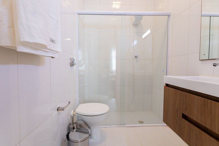 Peru1107|Nice apt, Copacabana one block from beach