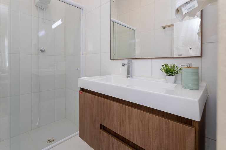 Peru1107|Nice apt, Copacabana one block from beach