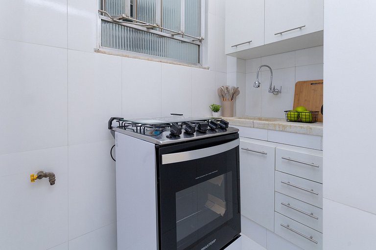 Peru1107|Nice apt, Copacabana one block from beach