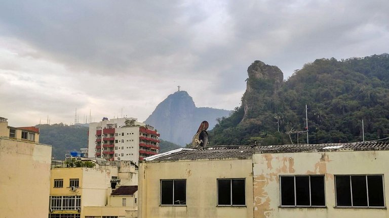 Peru1107|Nice apt, Copacabana one block from beach
