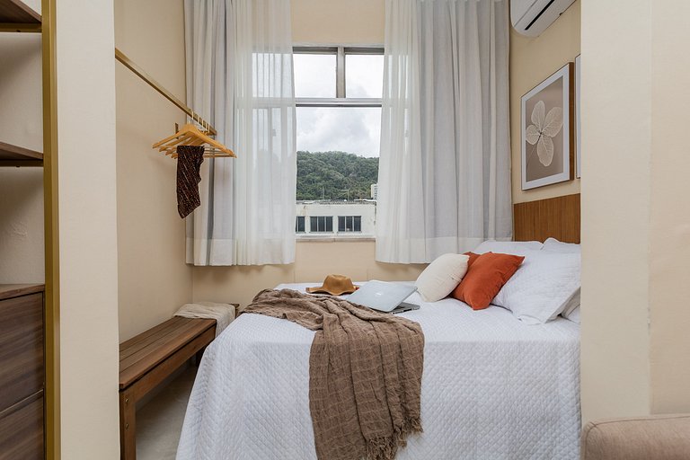 Peru1107|Nice apt, Copacabana one block from beach