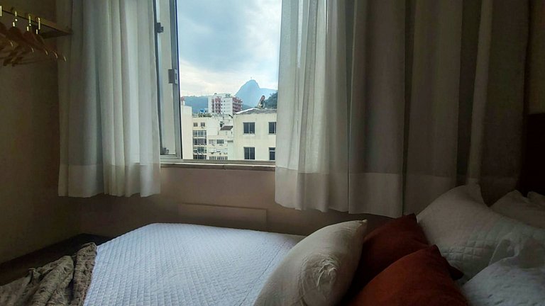 Peru1107|Nice apt, Copacabana one block from beach