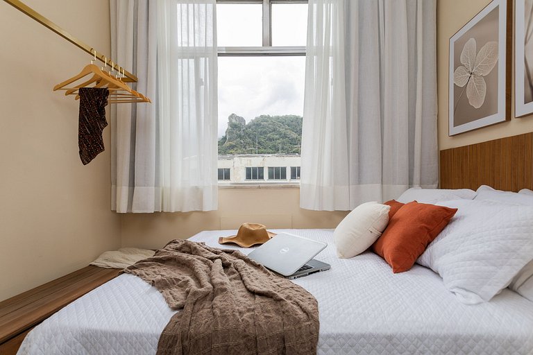 Peru1107|Nice apt, Copacabana one block from beach