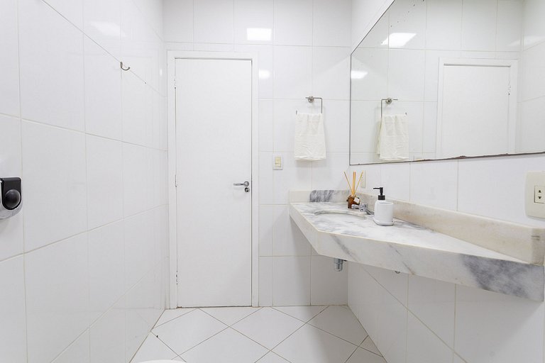 Afra307|Spacious and sophisticated apt in Leblon