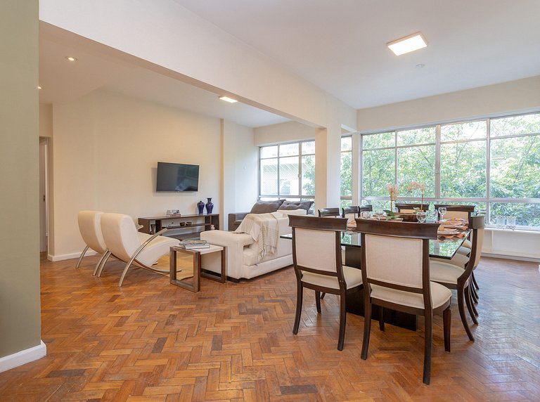 Afra307|Spacious and sophisticated apt in Leblon