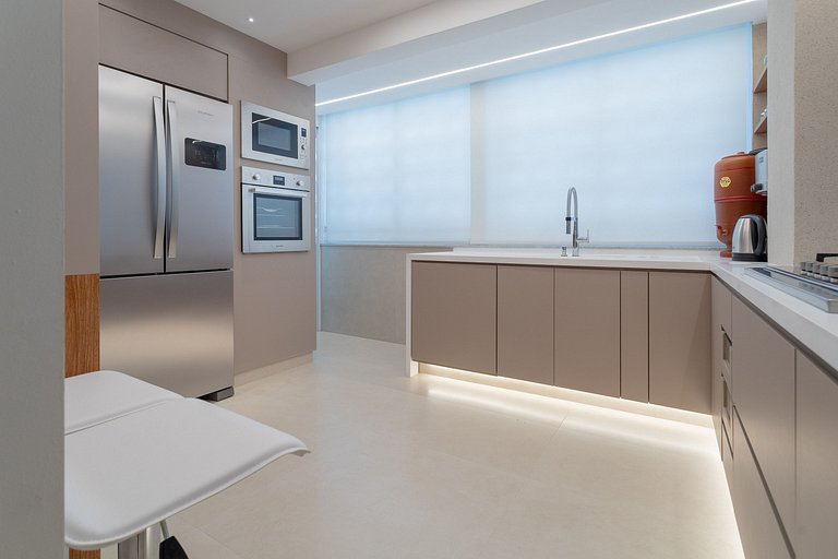 Great apart in Leblon, 5 mn from the beach