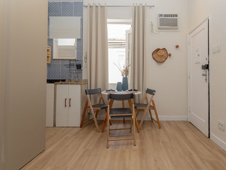Góis 403|Charming studio in Leblon for 4 people
