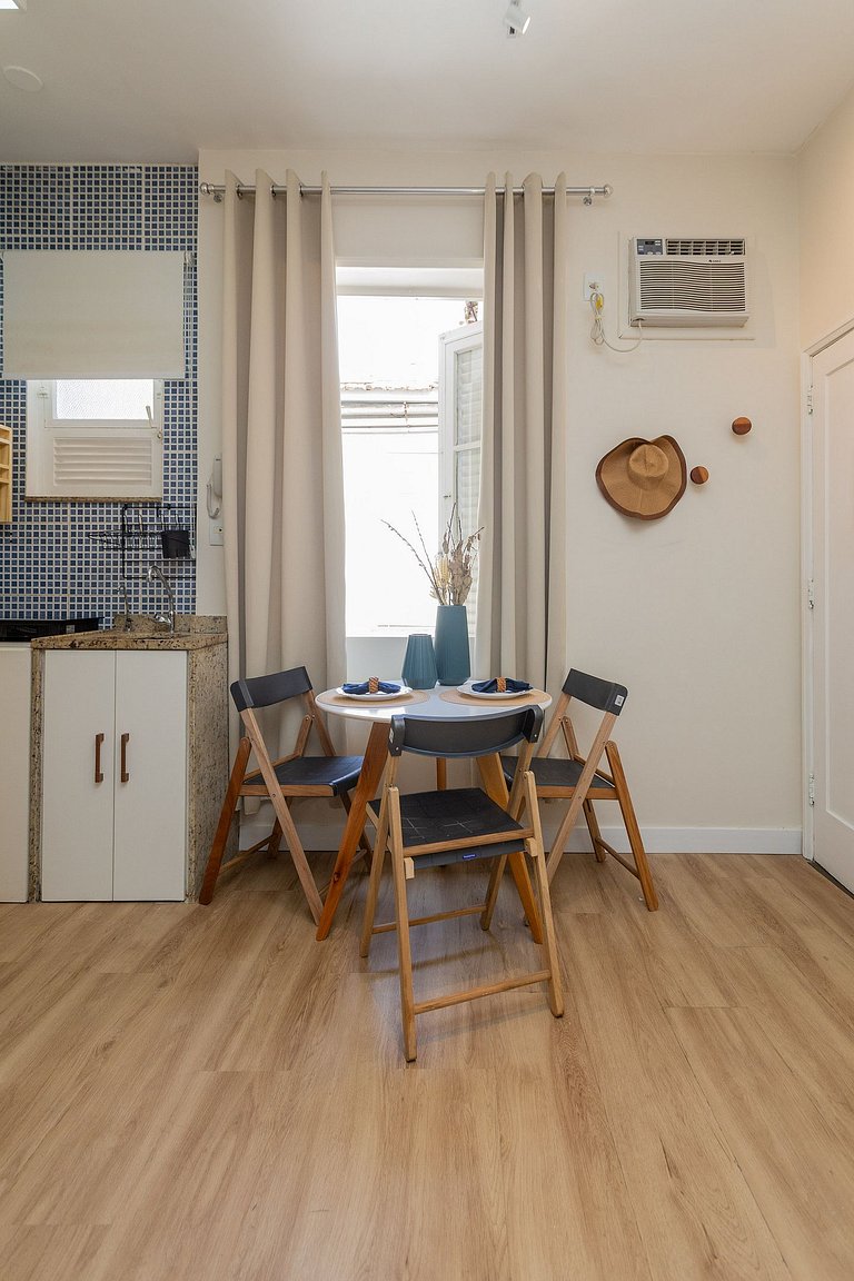 Góis 403|Charming studio in Leblon for 4 people