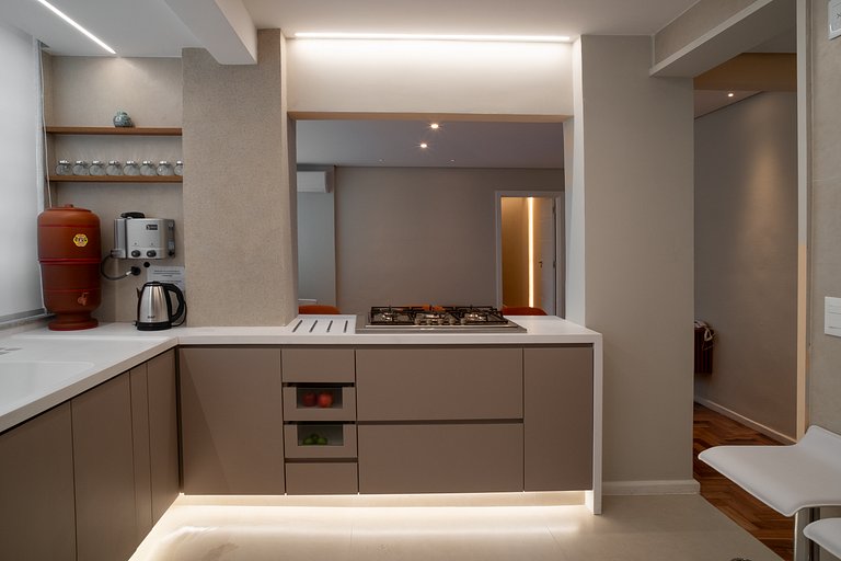 Great apart in Leblon, 5 mn from the beach