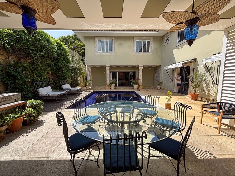 Casa con piscina en Leblon (Jd Pernambuco)