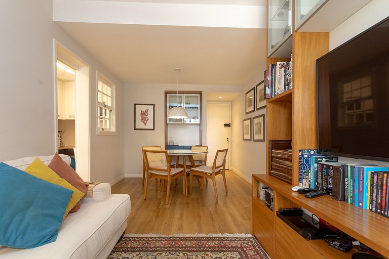 Coronel102|Refined flat in Barra