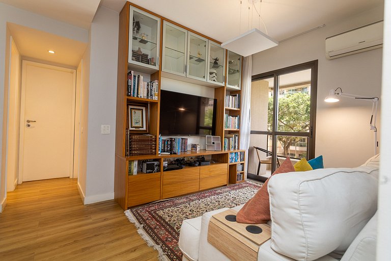 Coronel102|Refined flat in Barra